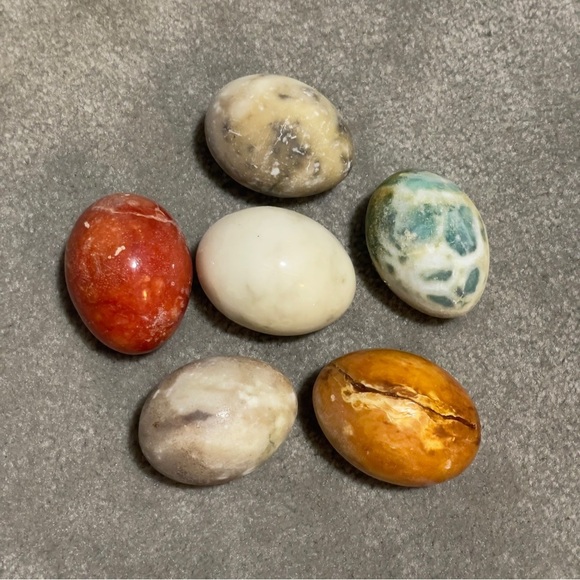 Vintage chicken wire basket with crystal gem eggs - Picture 15 of 16